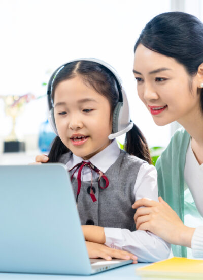 The,Little,Girl,And,Her,Mother,Together,Using,Laptops